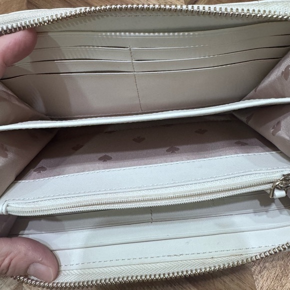 Kate Spade Quilted White Cream Beige Leather Zip Around Wallet - Picture 8 of 8